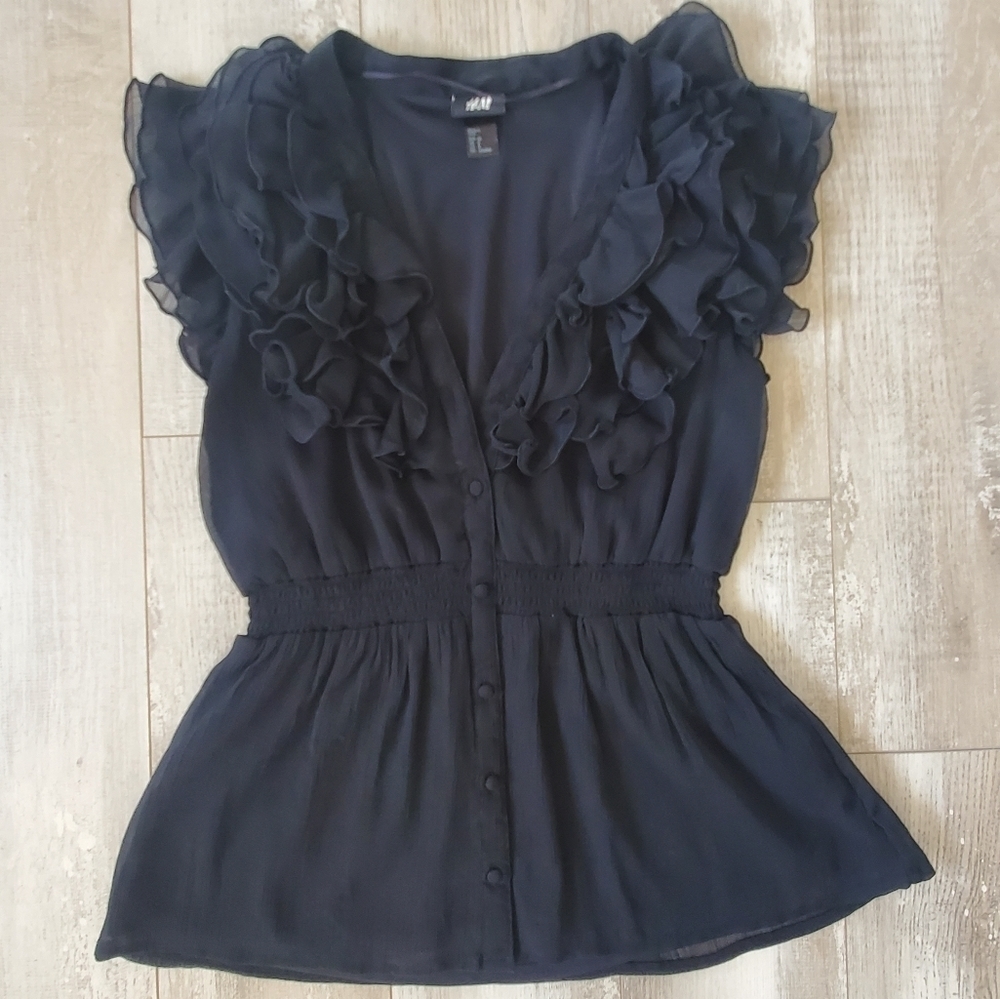 𝅺NWOT- H&M Ruffle Top